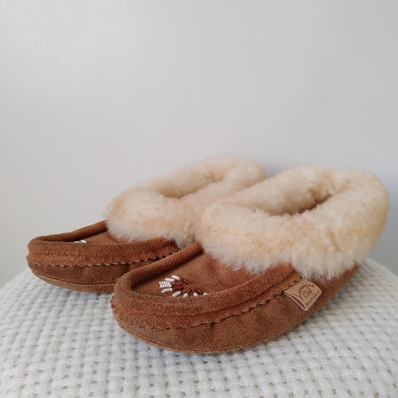 Laurentian Chief Suede Leather Sheepskin Fur Moccasins Beaded Size 6 / 6.5 - Picture 2 of 15